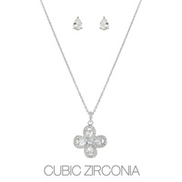 CUBIC ZIRCONIA FOUR-LEAF CLOVER PENDANT NECKLACE AND EARRINGS SET