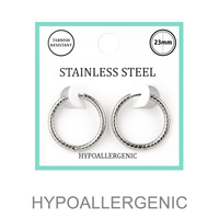 TEXTURE HUGGIE HOOP EARRINGS