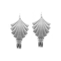 ER W/ METAL FAN SHAPE DROP