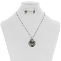 A CUP OF TEA NECKLACE SET