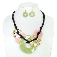 ACETATE IRREGULAR DISC CORD BIB NECKLACE SET