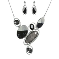 NATURAL GEM OVAL CLUSTER BIB NECKLACE SET