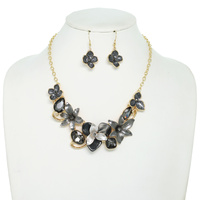 FLORAL GEMSTONE CLUSTER BIB NECKLACE SET