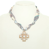 FABRIC PENDANT CROSS PEARL NECKLACE