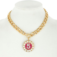 FASHION PEARL AND RHINESTONE NUMBER 5 PENDANT TOGGLE NECKLACE