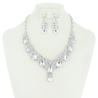 V RHINESTONE NECKLACE AND EARRINGS SET