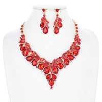 V RHINESTONE AND PEARL NECKLACE SET