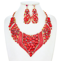 STATEMENT FLOWER POINTED NECKLACE
