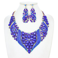STATEMENT FLOWER POINTED NECKLACE