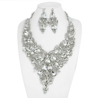CRYSTAL GEMSTONE CLUSTER V-SHAPED NECKLACE SET