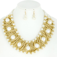 FASHION PEARL NECKLACE AND EARRINGS SET