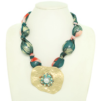 BEADS NECKLACE WITH GEOMETRY PENDANT