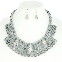 FASHION BEAD NECKLACE AND EARRINGS SET