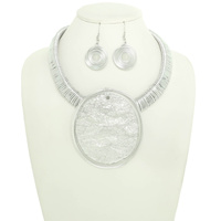 TEXTURE MEDALLION NECKLACE SET