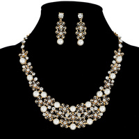 PEARL CLUSTER COLLAR NECKLACE AND EARRINGS SET