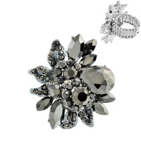 FLORAL CRYSTAL CLUSTER STRETCH RING